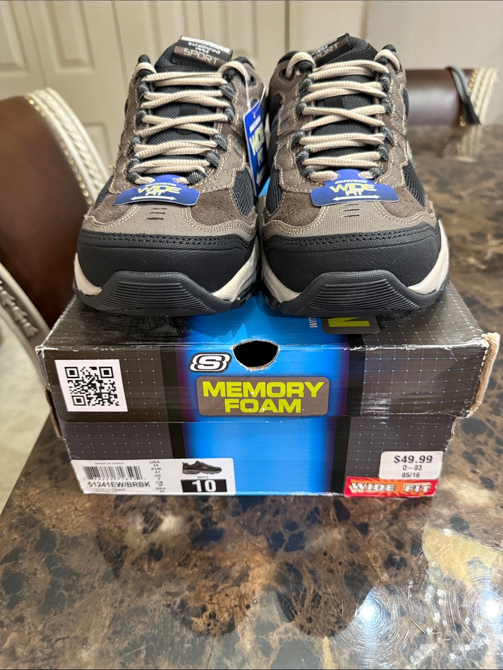 Mens SKETCHERS 51241EW/BRBK Size 10 wide New with Box